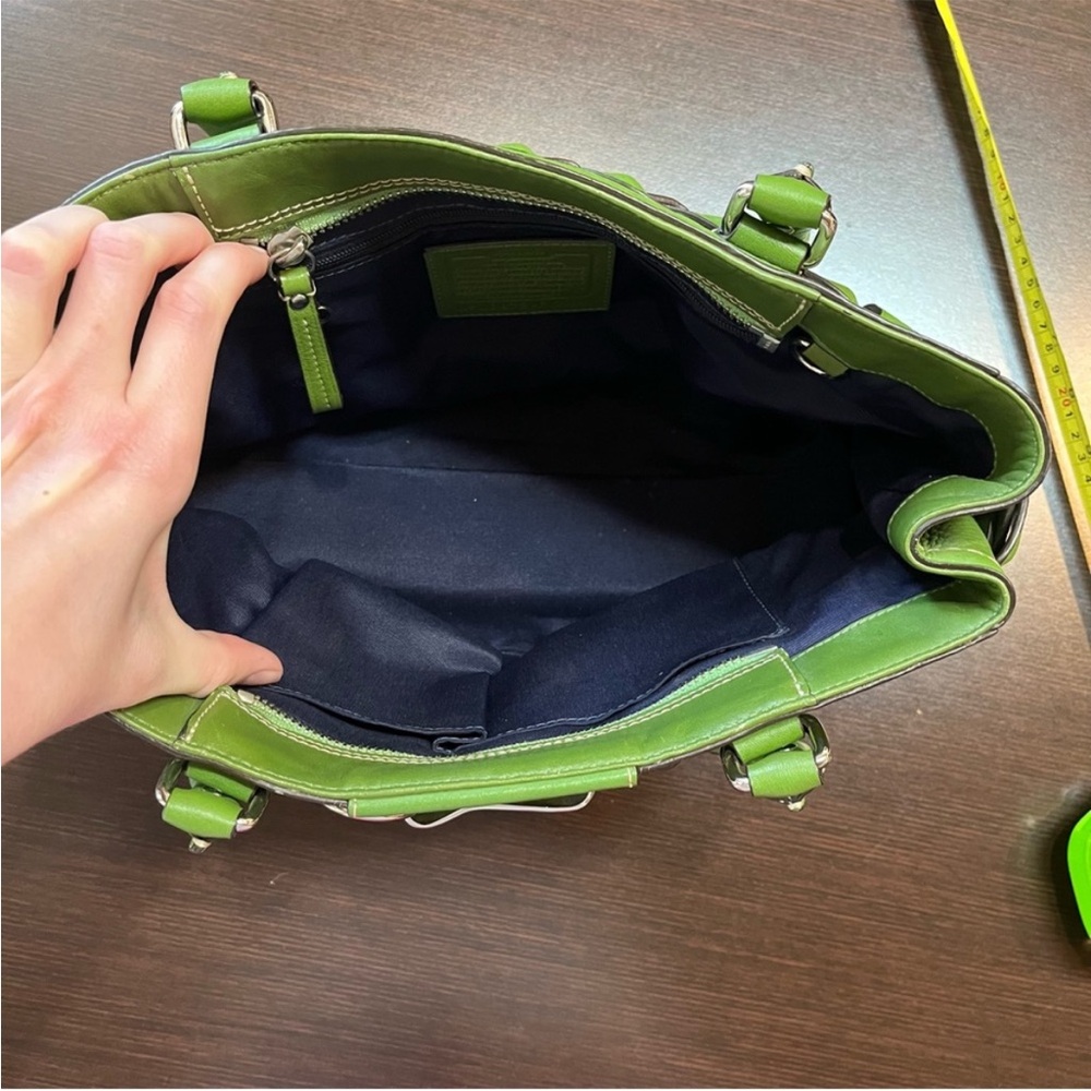 COACH Green Leather Shoulder Bag with Structured Design - Picture 6 of 11